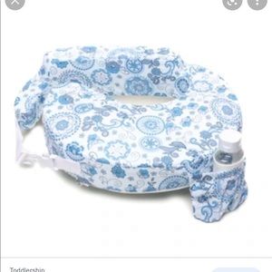 EUC MyBrestFriend Nursing Pillow Blue Floral Print my Brest friend